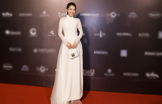 Nhã Phương ngày càng đắt show sau ồn ào tình ái của Trường Giang